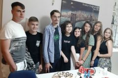 photo5307929852839571129